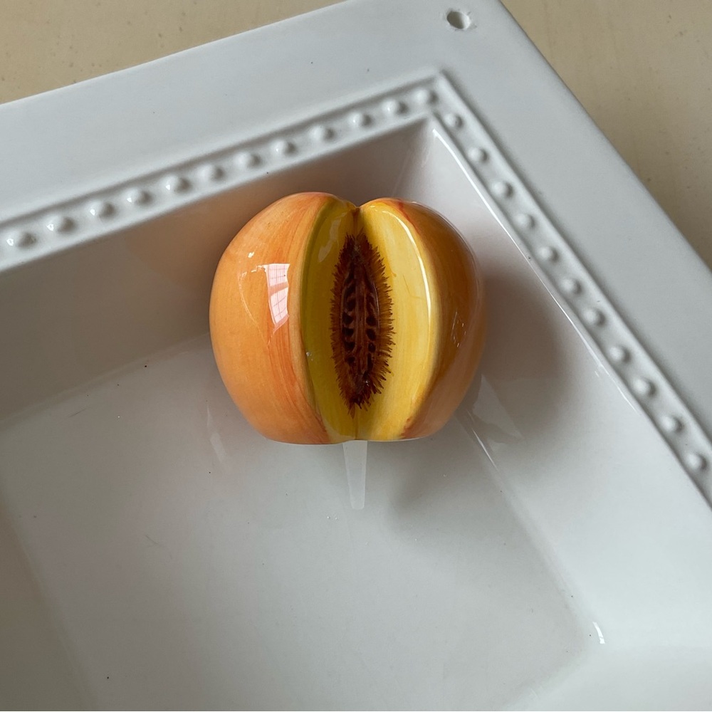 Juicy Ripe Peach Platter Decoration 🍑 - Picture 6 of 6